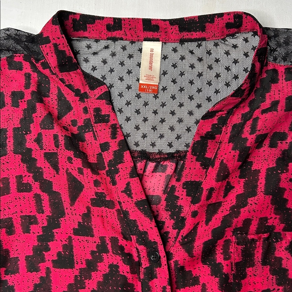 No Boundaries Geometric Pink and Black Blouse - Picture 2 of 9